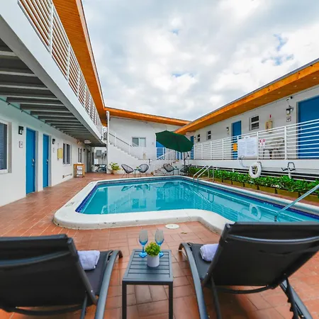Spacious Oceanfront Studio With Pool Access - M27
